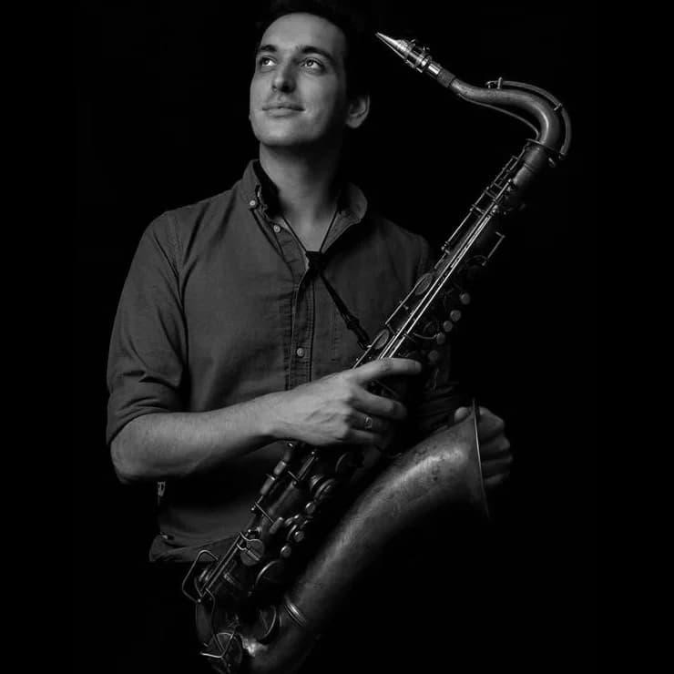 Thomas Kleyn holding a saxophone